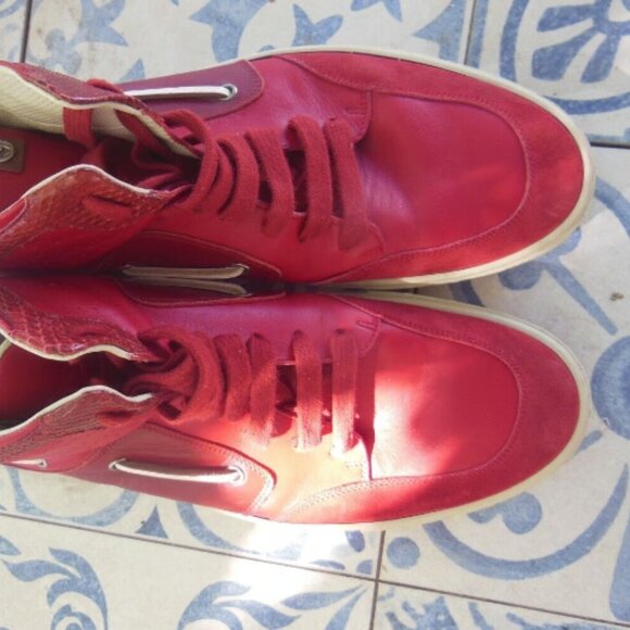 GUCCI Men\'s Red Leather Suede Hi High Top Sneakers 309520 Size 10.5 main image 10